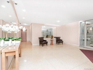 Bring your vision and creativity to this charming studio located - photo 8