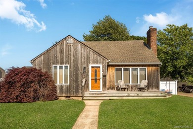 Large cape, 3 bedrooms, 2 full baths, Living room with fireplace - photo 1