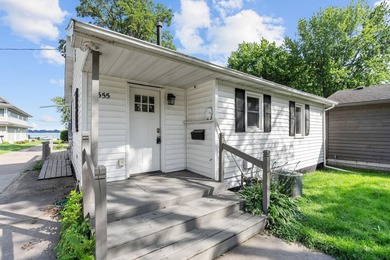 Beautifully rehabbed 3-bedroom, 1-bath home with a detached - photo 2