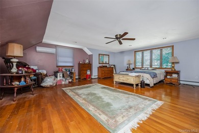 Large cape, 3 bedrooms, 2 full baths, Living room with fireplace - photo 4