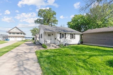 Beautifully rehabbed 3-bedroom, 1-bath home with a detached - photo 4