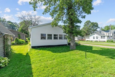 Beautifully rehabbed 3-bedroom, 1-bath home with a detached - photo 8