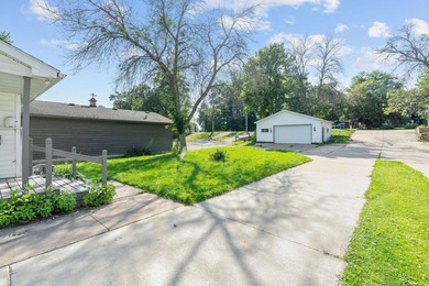 Beautifully rehabbed 3-bedroom, 1-bath home with a detached - photo 9