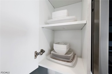 Step into this beautifully designed 3-bedroom + den, 3-bathroom - photo 22