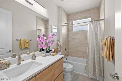 Step into this beautifully designed 3-bedroom + den, 3-bathroom - photo 30