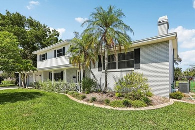 Welcome to this spacious 4-bedroom, 2-bath split-level home - photo 3