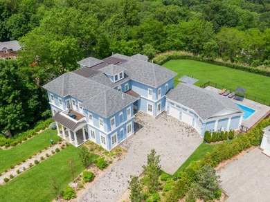 Spacious & Bright 8-Bd. Shingle-Style Mansion with Swimming Pool - photo 1
