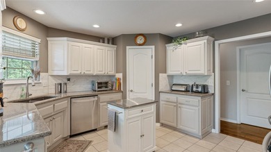Beautifully maintained home in the Highlands area that comes - photo 28