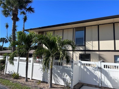 Lake Townhome/Townhouse For Sale in Fort Myers, Florida