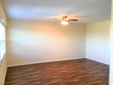 GREAT INVESTMENT! RENTED TO A LONG TERM TENANT. GET INCOME ON - photo 4