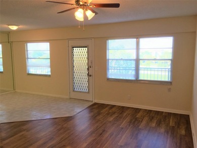 GREAT INVESTMENT! RENTED TO A LONG TERM TENANT. GET INCOME ON - photo 6
