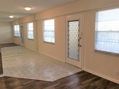 GREAT INVESTMENT! RENTED TO A LONG TERM TENANT. GET INCOME ON - photo 8
