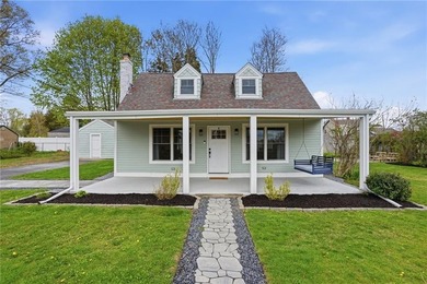Escape to the highly sought-after Touisset Point area in this - photo 1