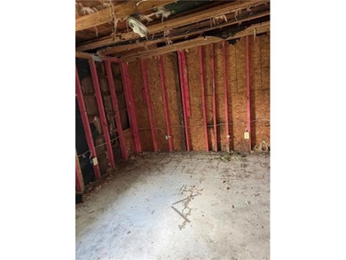 Calling all investors and flippers! This 3-bedroom, 1.5-bath - photo 4