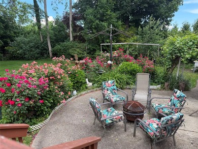 Nestled in a quiet, sought-after Huntington neighborhood, this - photo 8