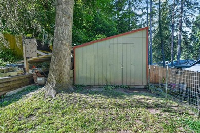 Lake life in one of Newman Lake's most tight-knit communities - - photo 45
