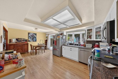 Just a 10 minute walk to the light rail for easy commuting - photo 12