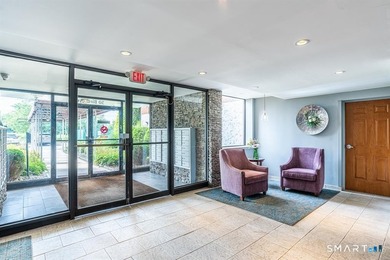 This delightful top (4th) floor, 1,100+/- sqft, 1-bedroom - photo 15
