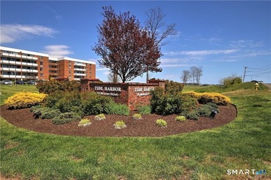 This delightful top (4th) floor, 1,100+/- sqft, 1-bedroom - photo 16