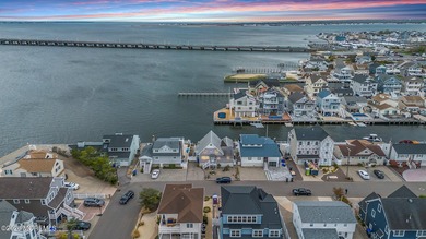 Wake up to refreshing bay breezes, and unwind with stunning - photo 8