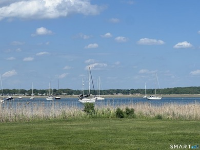 This delightful top (4th) floor, 1,100+/- sqft, 1-bedroom - photo 19