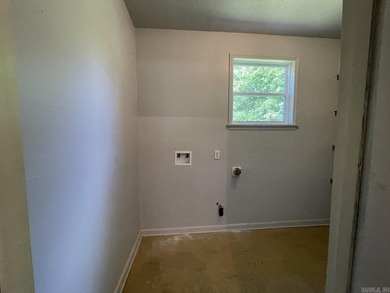 Refreshed, move-in-ready 3-bedroom 2-bath 1260 sq ft home with a - photo 29