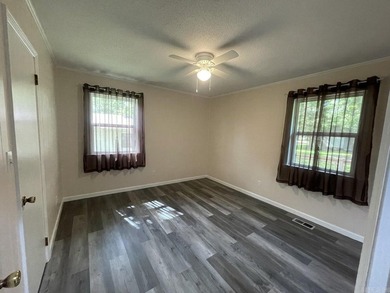 Refreshed, move-in-ready 3-bedroom 2-bath 1260 sq ft home with a - photo 33