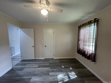Refreshed, move-in-ready 3-bedroom 2-bath 1260 sq ft home with a - photo 34