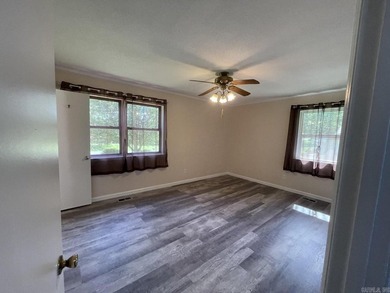Refreshed, move-in-ready 3-bedroom 2-bath 1260 sq ft home with a - photo 40