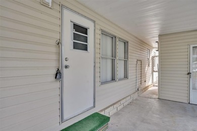 Located in the resident-owned 55+ community of Molokai, this - photo 2
