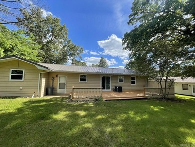 Refreshed, move-in-ready 3-bedroom 2-bath 1260 sq ft home with a - photo 46