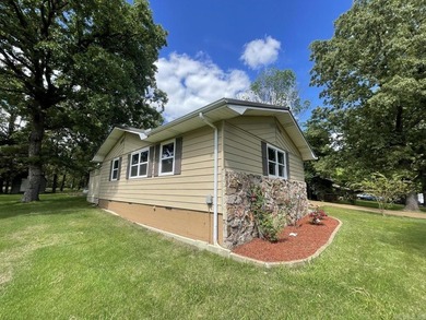 Refreshed, move-in-ready 3-bedroom 2-bath 1260 sq ft home with a - photo 47
