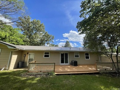Refreshed, move-in-ready 3-bedroom 2-bath 1260 sq ft home with a - photo 49