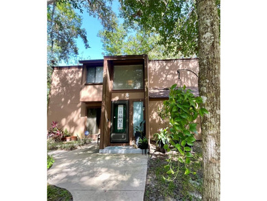 Welcome to easy coastal living at 6 Masters Court, where comfort - photo 1