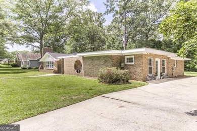 Some homes simply make life easier, and 113 Shadow Lane is one - photo 2