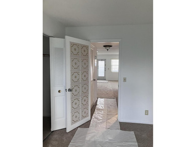 1 Bedroom, 1 Bath, 2nd floor unit. Great refreshed unit, brand - photo 11