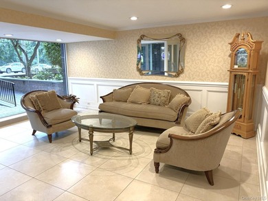 Welcome to The Douglaston Townhouse! This renovated and updated - photo 14