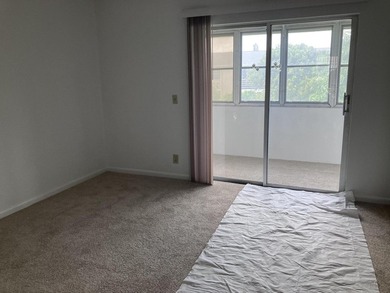 1 Bedroom, 1 Bath, 2nd floor unit. Great refreshed unit, brand - photo 14