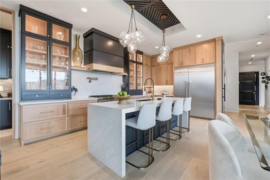Luxury condo FULLY FURNISHED offering resort-style living in - photo 16