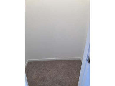 1 Bedroom, 1 Bath, 2nd floor unit. Great refreshed unit, brand - photo 22