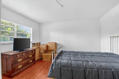 This seller is packed and ready to head up North. Step into this - photo 28