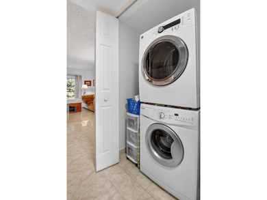 This seller is packed and ready to head up North. Step into this - photo 32