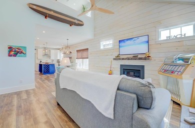 Phenomenally maintained 1.5 story Beach Cottage. 3 bedrooms, 2 - photo 15