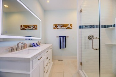 Phenomenally maintained 1.5 story Beach Cottage. 3 bedrooms, 2 - photo 32