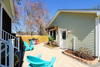 Phenomenally maintained 1.5 story Beach Cottage. 3 bedrooms, 2 - photo 41
