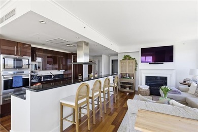 Set high above the shoreline in the prestigious Carnegie Tower - photo 7