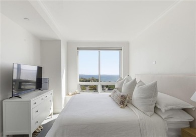 Set high above the shoreline in the prestigious Carnegie Tower - photo 10