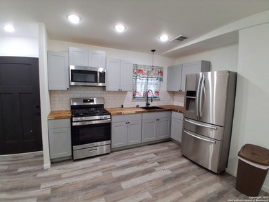 *The charming single residence in the zipcode 78221 offers