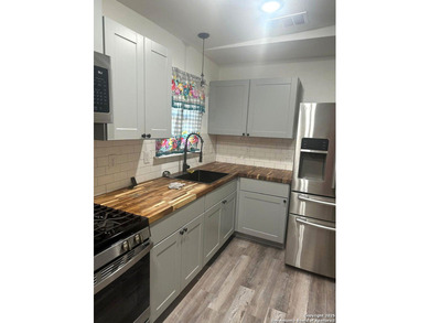 *The charming single residence in the zipcode 78221 offers