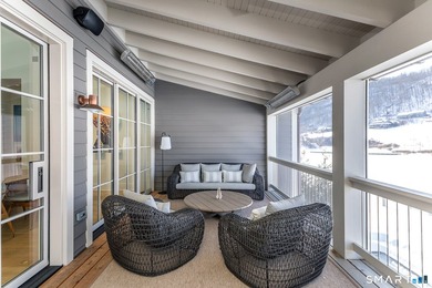 Refined Luxury. Rare Direct Lakefront Home within the Coveted - photo 12